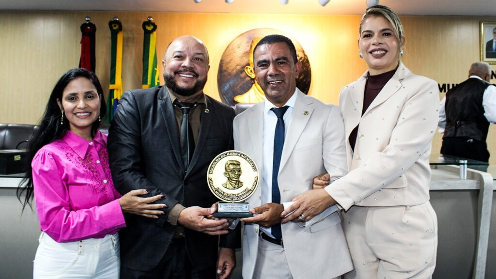 Câmara concede Medalha de Honra ao Mérito ao Pr. Luciano Breno