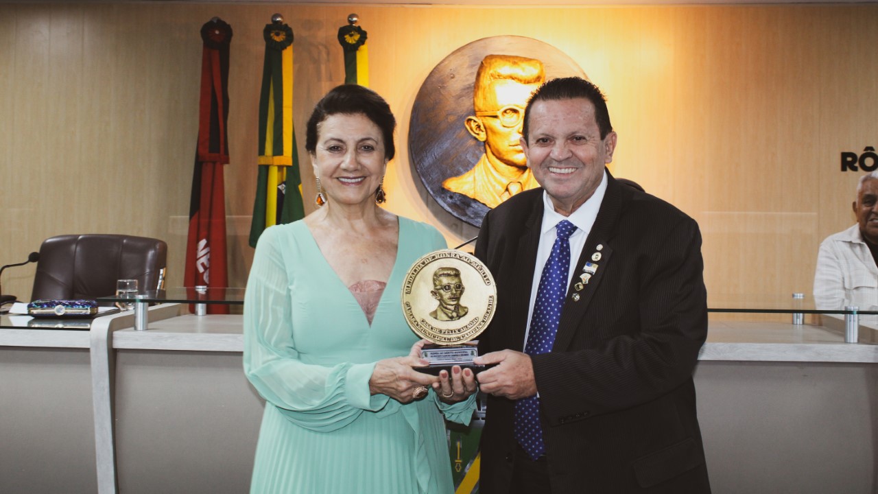 CMCG concede Medalha de Honra ao Mérito ao Rotary Club