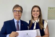 Presidente do TCE-PB é homenageado por Carol Gomes por defesa da primeira infância